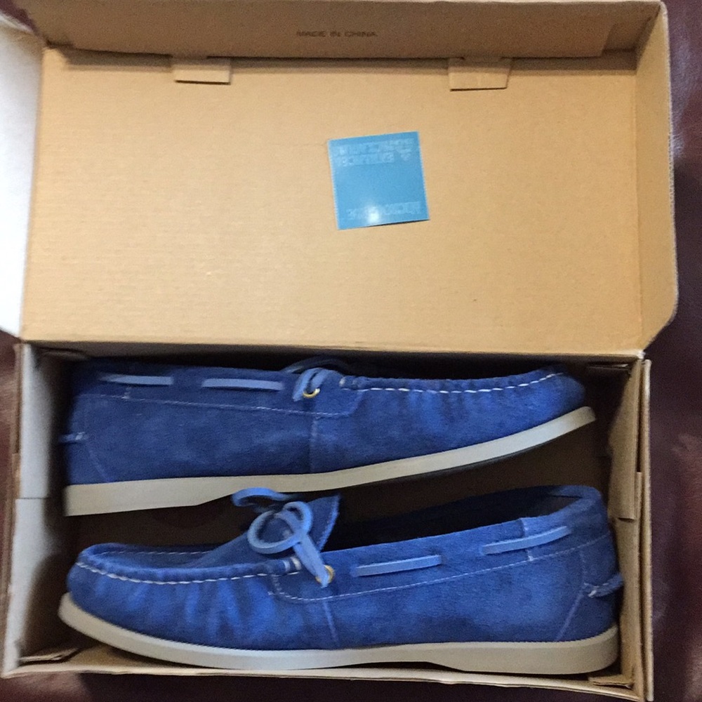 Blue suede nib